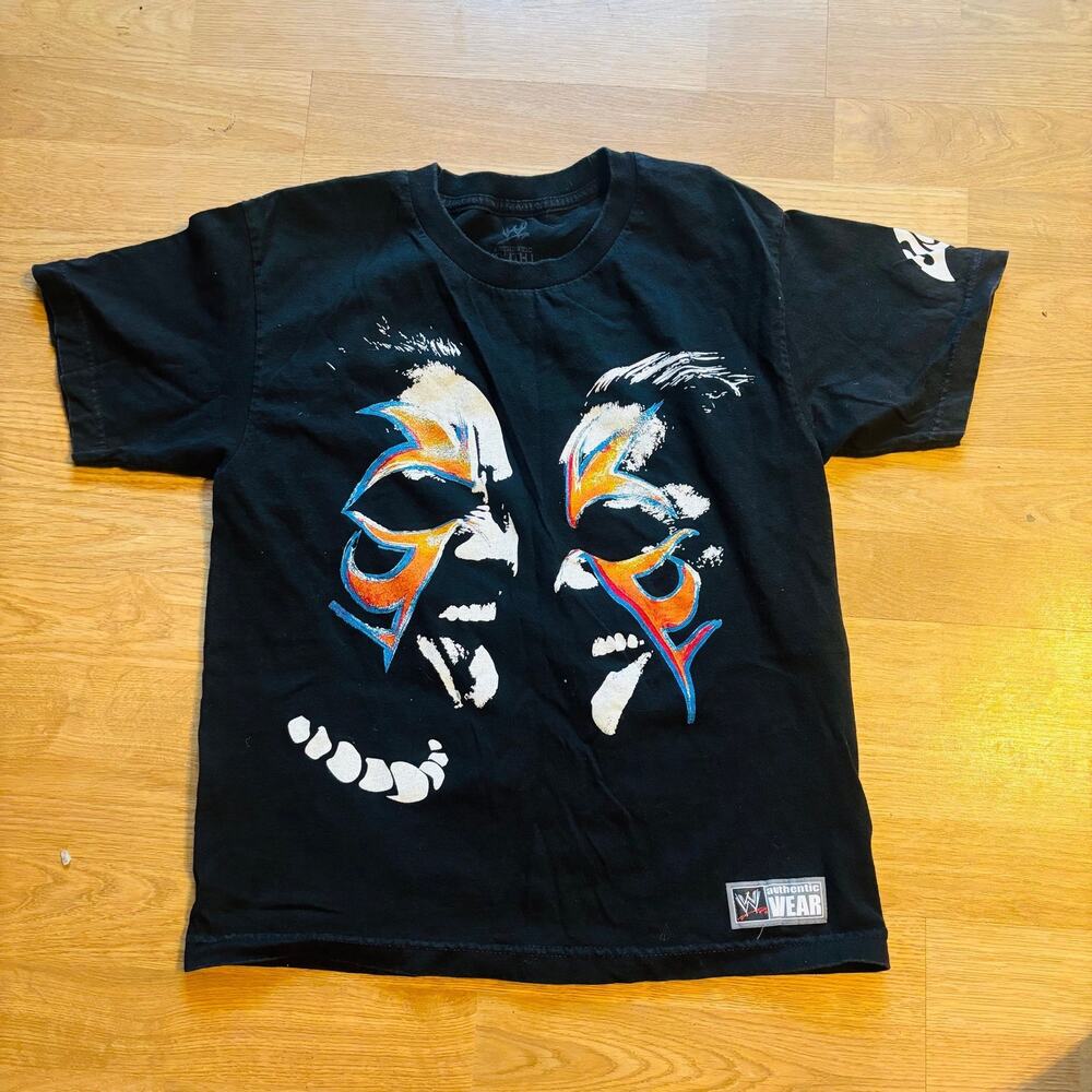 WWE WRESTLING YOUTH T SHIRT LARGE USO